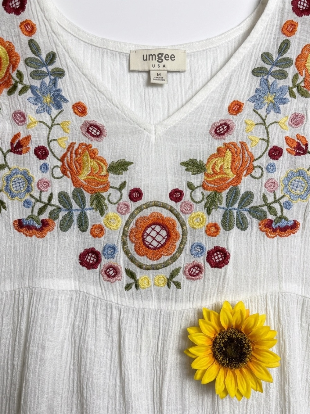 Umgee White Floral Embroidered V-Neck Bell Sleeve Tunic Size Large Excellent - Picture 5 of 11